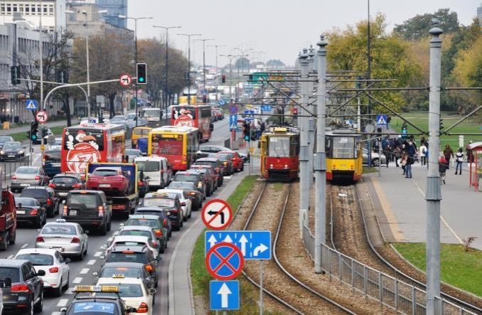 Mieszkańcy Warszawy tracą tydzień z roku w korkach