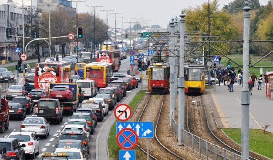 Warszawa: Pandemia promuje samochody Warszawa: Pandemia promuje samochody