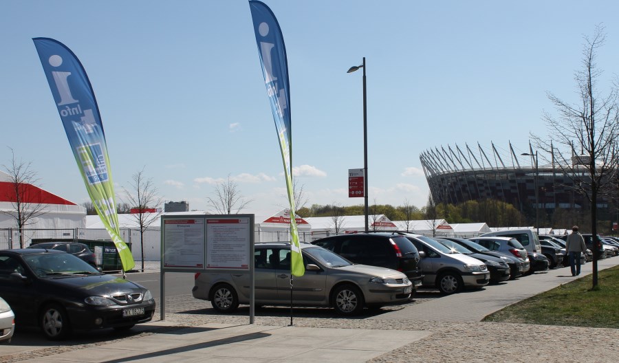 Warszawa: Miejsce parkingowe luksusem – także dla niepełnosprawnych Warszawa: Miejsce parkingowe luksusem – także dla niepełnosprawnych
