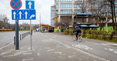 Warszawa inwestuje w „zielony beton”, czyli chodniki zjadające smog