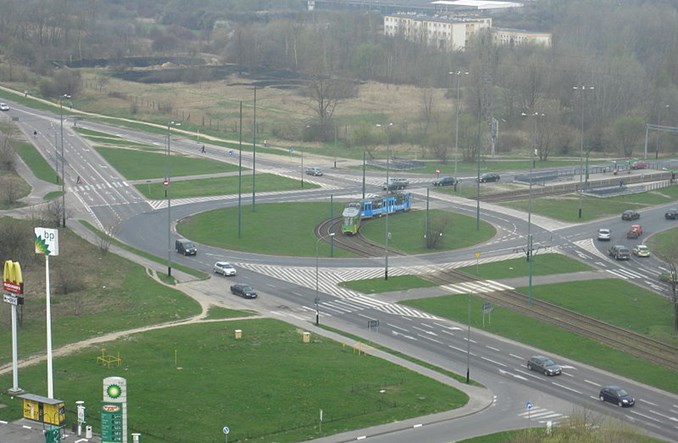 Poznań. Na rondzie Żegrze kończy się układanie torowiska