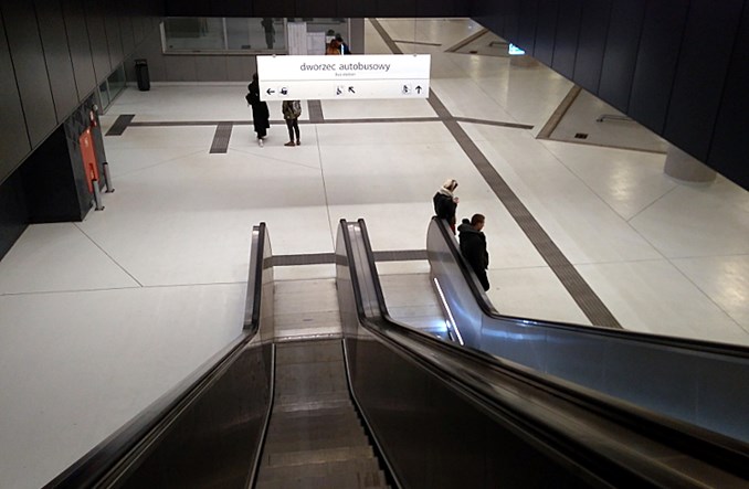 Łódź Fabryczna: Miasto rezygnuje z płyty postojowej