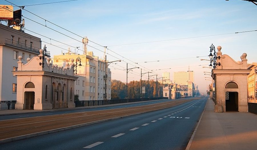 Komentarz. Most Trzaskowskiego. Szeroki, przestronny, z radiowozem Komentarz. Most Trzaskowskiego. Szeroki, przestronny, z radiowozem
