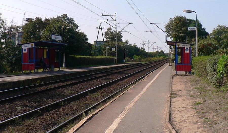 WKD Reguły do przebudowy. Peron przed ulicą WKD Reguły do przebudowy. Peron przed ulicą