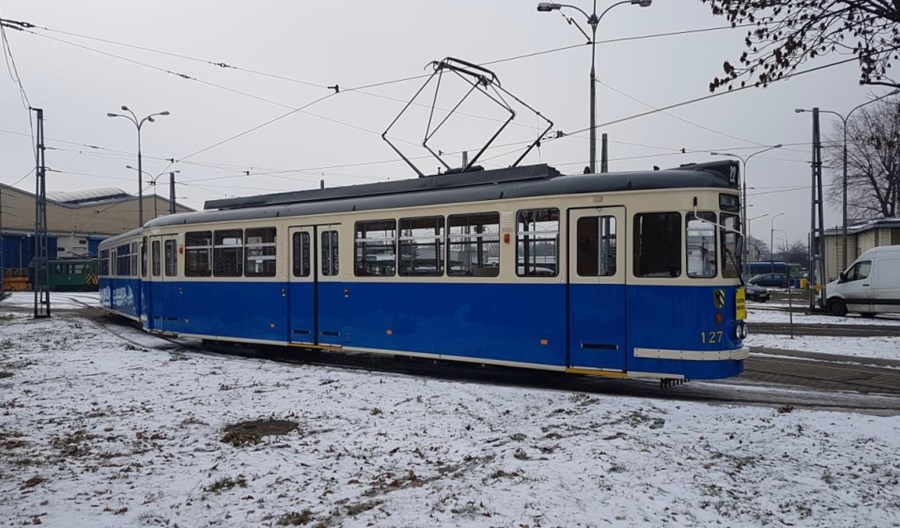 MPK Kraków odrestaurowało zabytkowy wagon T4 w krakowskich barwach MPK Kraków odrestaurowało zabytkowy wagon T4 w krakowskich barwach