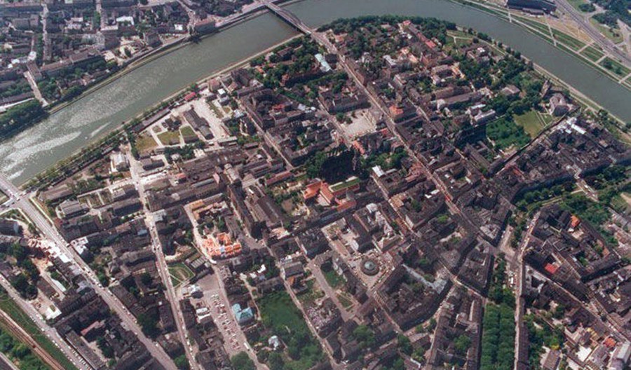Kraków pierwszym miastem ze strefą czystego transportu. Na pół roku Kraków pierwszym miastem ze strefą czystego transportu. Na pół roku