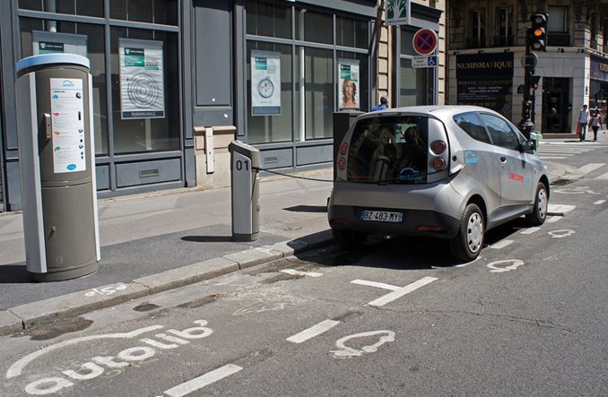 Paryż udostępnił mieszkańcom 1000 ładowarek po Autolib