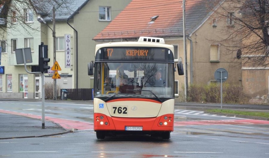 Jelenia Góra. Bezpłatne przejazdy dla dzieci oraz dłuższe czasówki Jelenia Góra. Bezpłatne przejazdy dla dzieci oraz dłuższe czasówki