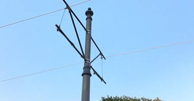 Tramwaje Warszawskie: Remont 2,7 tys. słupów trakcyjnych za 15 mln zł
