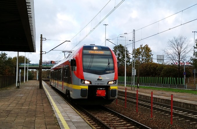 Łódź: Będą przystanki tramwajowe nad peronami kolejowymi na Żabieńcu?
