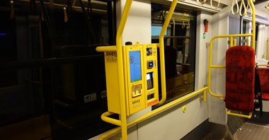 Warszawa: Ruszył montaż 583 biletomatów w tramwajach