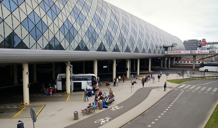 Poznań oddaje PKS. Autobusy będą powiatowo-gminne Poznań oddaje PKS. Autobusy będą powiatowo-gminne