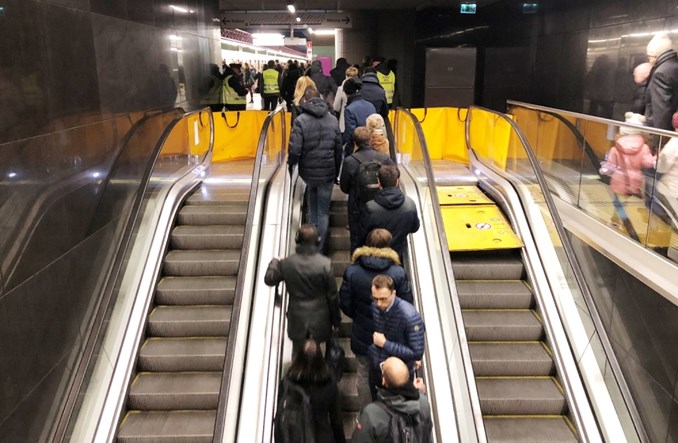 Metro: Ciasny łącznik na Świętokrzyskiej. Dużych zmian nie będzie?