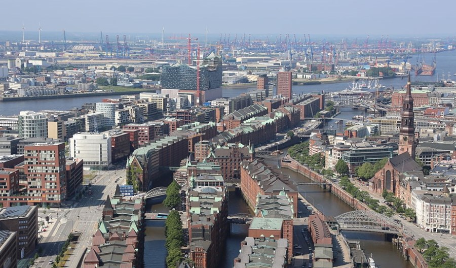Hamburg też walczy z podwożeniem dzieci autem do szkoły Hamburg też walczy z podwożeniem dzieci autem do szkoły