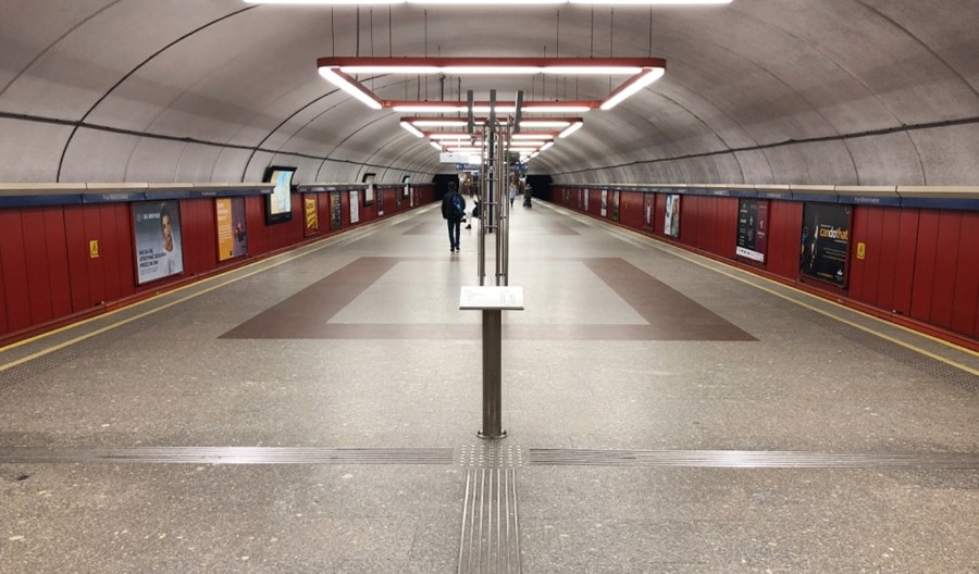 Metro: Wątpliwe udogodnienia dla niewidomych. Krytykuje nawet miasto Metro: Wątpliwe udogodnienia dla niewidomych. Krytykuje nawet miasto