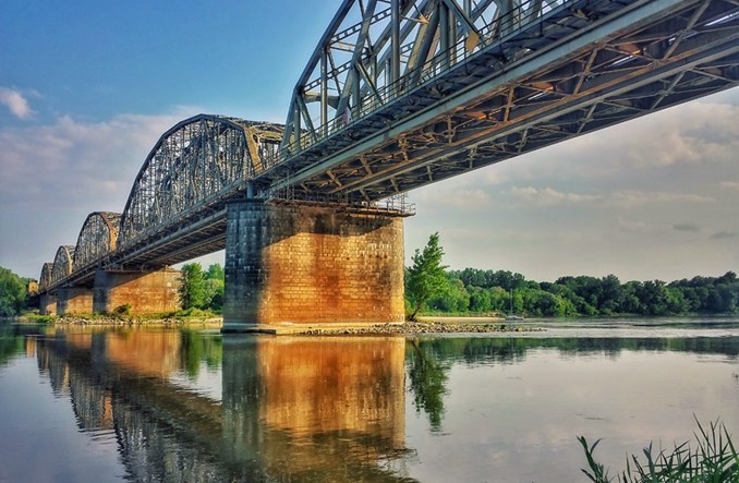 Wspólny projekt Torunia, PKP SA i PLK. Dwóch chętnych i drogich projektantów