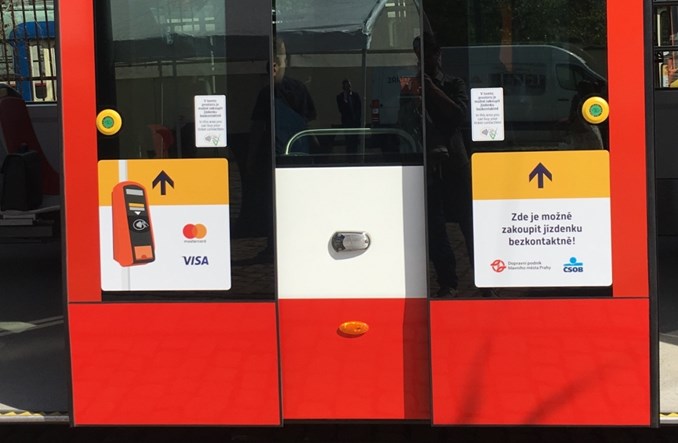 Praga. Wszystkie tramwaje z kasownikami do płatności kartą