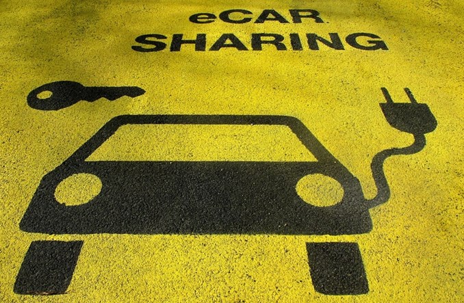 Połowa aut szeringowych w Polsce jeździ po stolicy