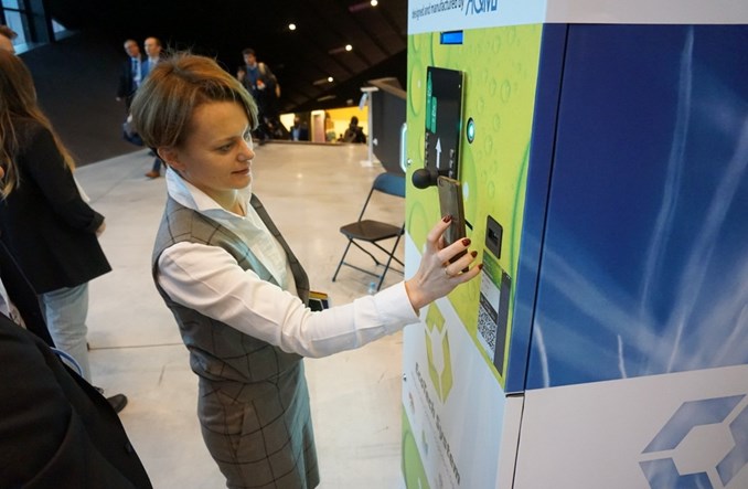 Warszawa. Bilet za PET lub za puszkę. Na razie do kina