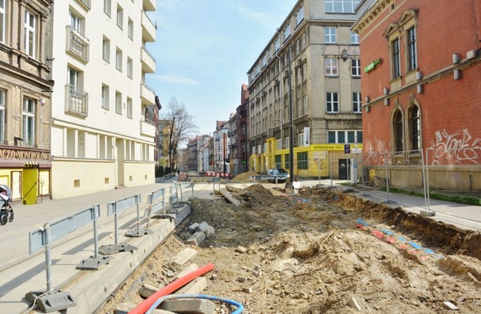 Bytom: Tramwaje wrócą na Katowicką dopiero we wrześniu?