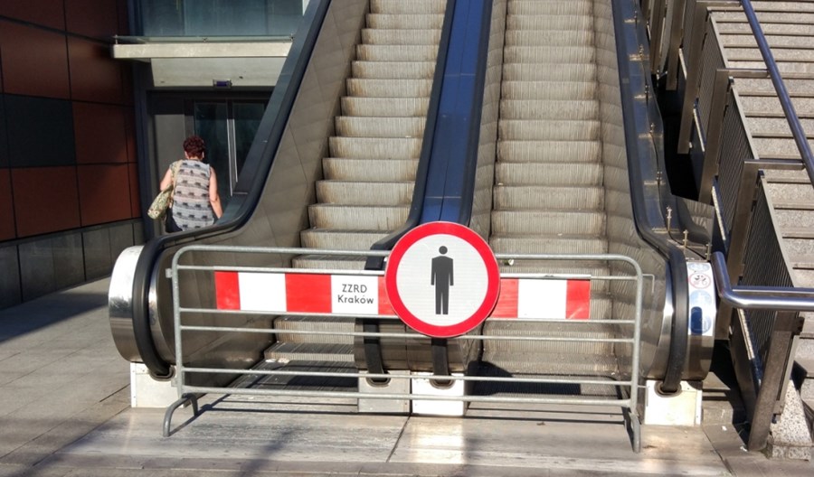 Kraków: Ruchome schody przy MDA będą zadaszone. I wreszcie ruszą Kraków: Ruchome schody przy MDA będą zadaszone. I wreszcie ruszą
