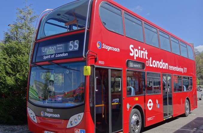 Przyszły brytyjski premier w wolnym czasie buduje modele autobusów