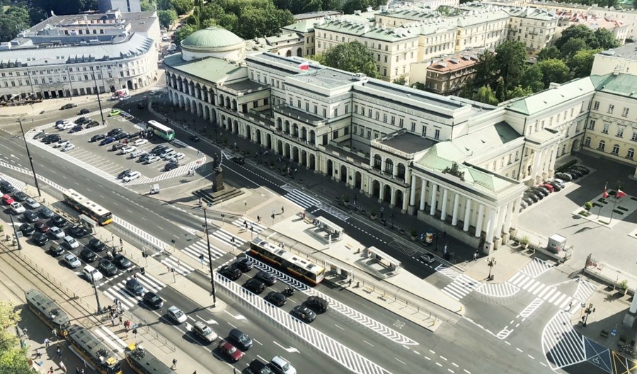 Plac Bankowy bez parkujących aut. Przygotowania do wakacyjnej akcji Plac Bankowy bez parkujących aut. Przygotowania do wakacyjnej akcji
