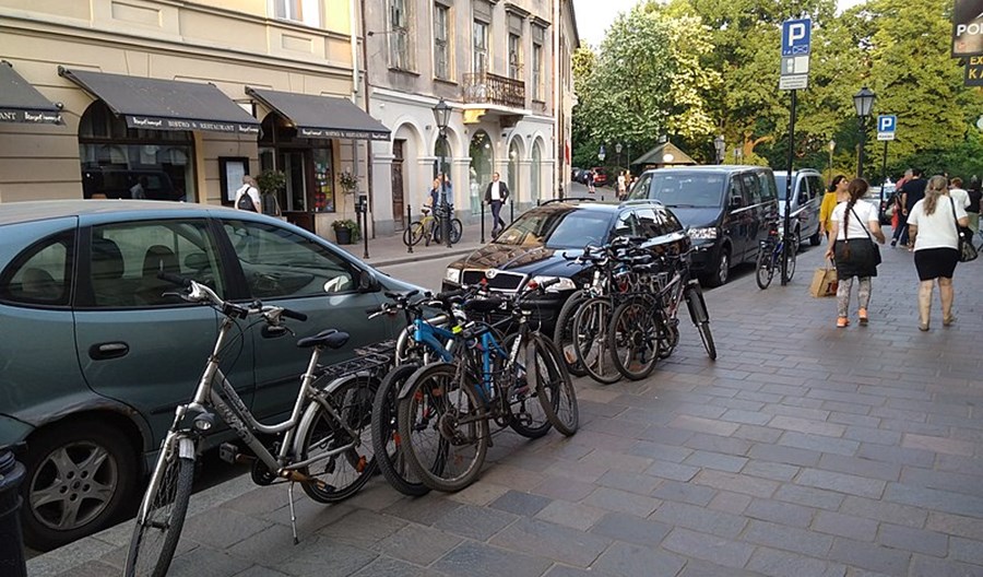 Czy każde miejsce parkingowe musi być wymalowane na bruku? Czy każde miejsce parkingowe musi być wymalowane na bruku?