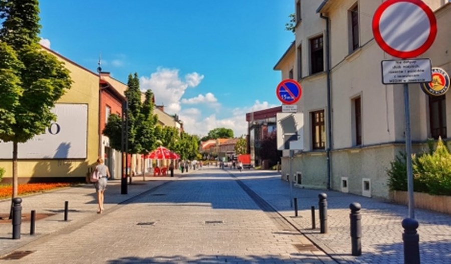 Jaworzno. Rynek Główny ze słupkami i bez samochodów Jaworzno. Rynek Główny ze słupkami i bez samochodów