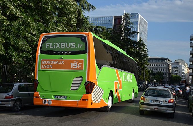 Pasażerom trzeba lepiej rekompensować błędy przewoźników