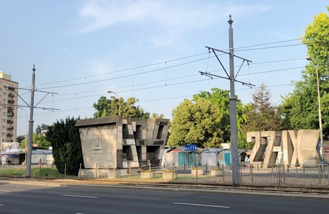Tramwaje Warszawskie: Historyzujące słupy trakcyjne nie będą już stawiane wszędzie