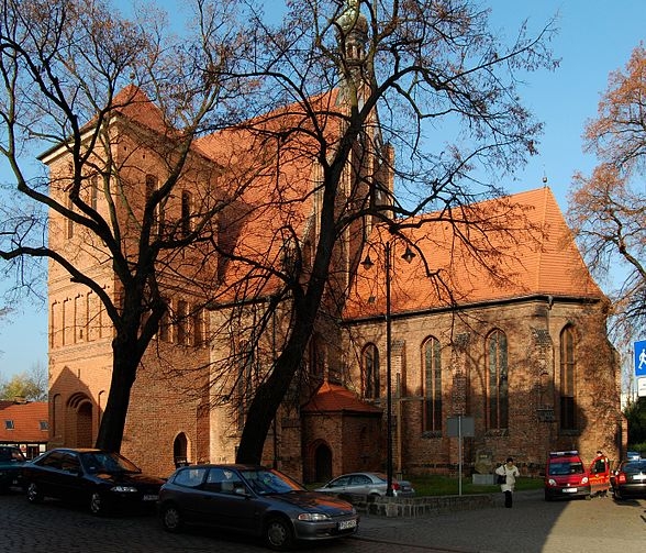 Katedra w Bydgoszczy od ul. Farnej