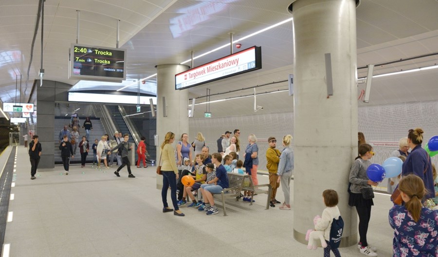 Metro na Targówek: Pasażerów przybywa. 170 tys. podróżnych na II linii Metro na Targówek: Pasażerów przybywa. 170 tys. podróżnych na II linii