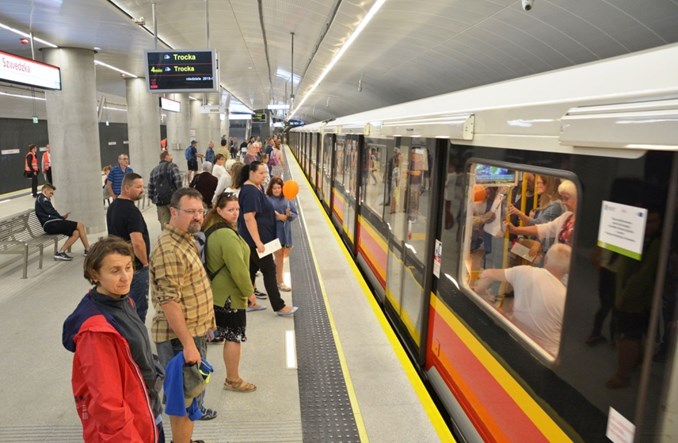 Metro na Targówek: W dniu otwarcia 3,5-krotnie więcej pasażerów II linii niż zazwyczaj