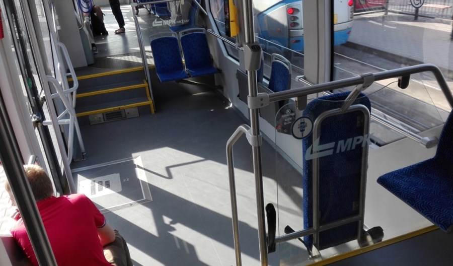 Wrocław. Krok do tramwaju. Do przodu, nie w górę Wrocław. Krok do tramwaju. Do przodu, nie w górę