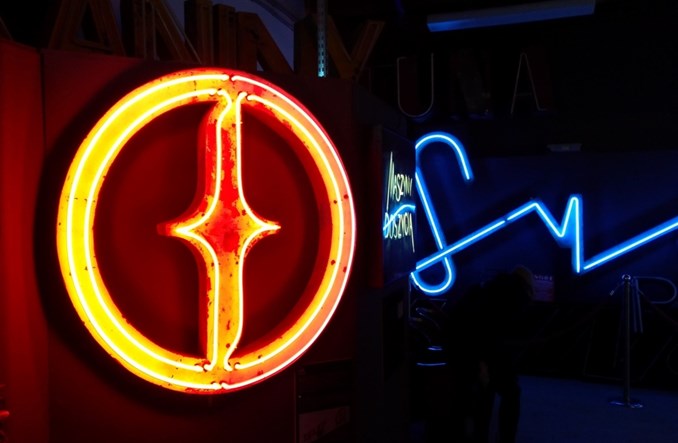 Neon „Łódź Fabryczna” trafi do Muzeum Neonów w Warszawie? 