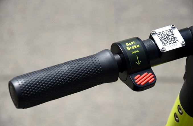 Kraków. Radni i prezydent chcą zakazu jazdy e-hulajnogą po parkach