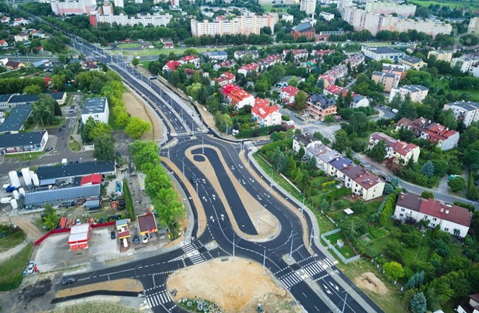 Lublin z nowym odcinkiem sieci trolejbusowej w ulicy Choiny