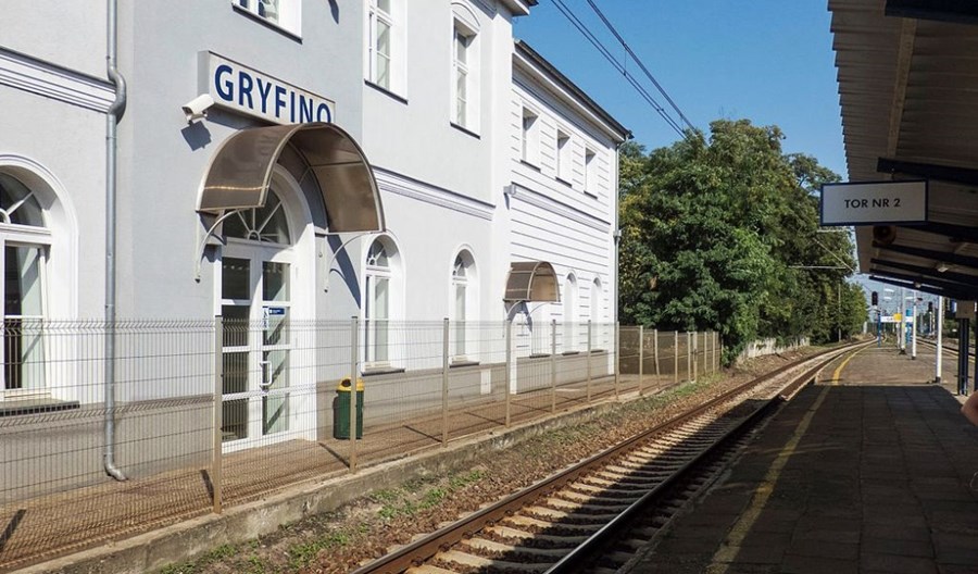 Centrum przesiadkowe szczecińskiej SKM w Gryfinie ze wsparciem unijnym Centrum przesiadkowe szczecińskiej SKM w Gryfinie ze wsparciem unijnym