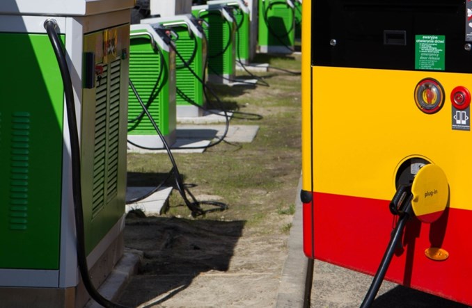 Warszawa. Umowa na 65 ładowarek dla 130 elektrobusów