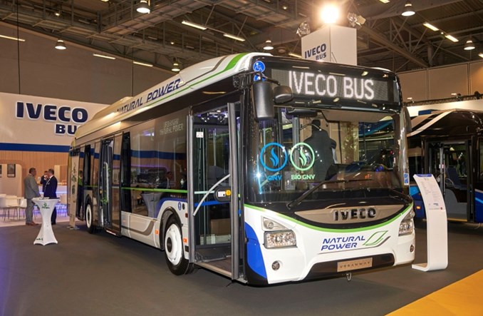 Paryż. Potężne zamówienie Iveco. Dostarczy 409 autobusów CNG