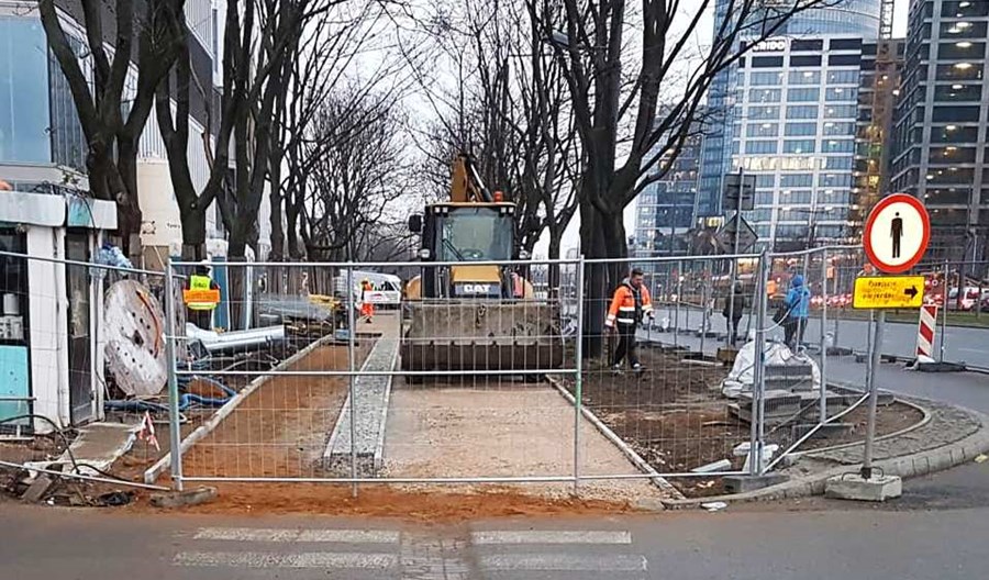 Warszawa: Chodnik na Towarowej. Piesi będą mieli więcej miejsca Warszawa: Chodnik na Towarowej. Piesi będą mieli więcej miejsca