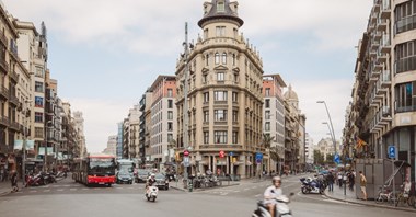 Barcelona. Ruszyła strefa czystego transportu w (prawie) całym mieście