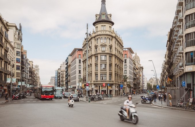 Barcelona. Ruszyła strefa czystego transportu w (prawie) całym mieście