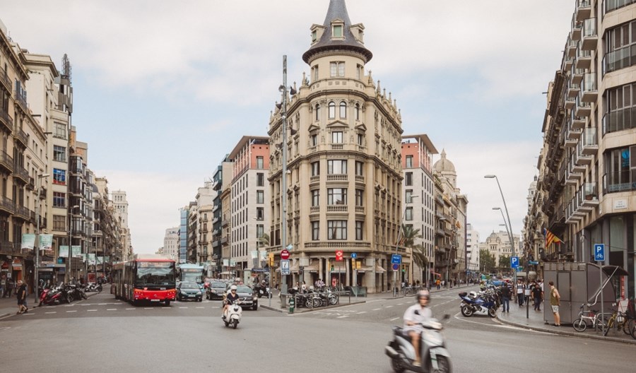 Barcelona. Ruszyła strefa czystego transportu w (prawie) całym mieście Barcelona. Ruszyła strefa czystego transportu w (prawie) całym mieście