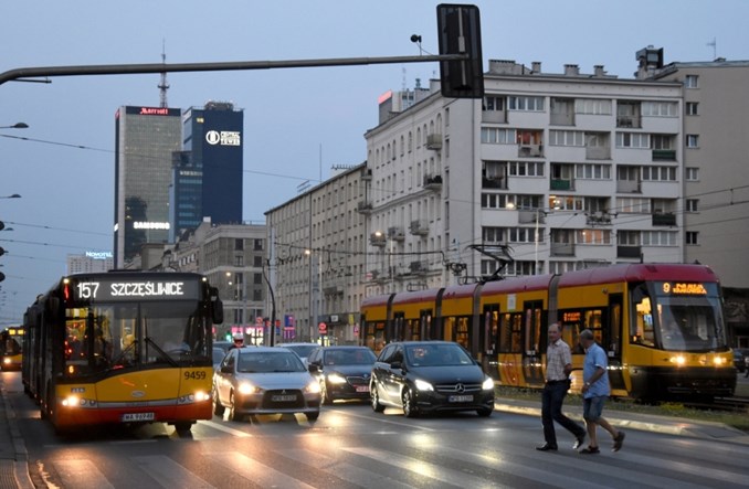 Warszawa i Kraków. Zanieczyszczenia generowane przez samochody powyżej norm