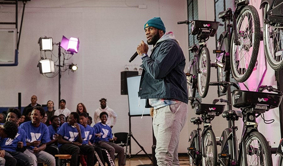 LeBron James będzie rozdawał abonamenty na bike-sharing LeBron James będzie rozdawał abonamenty na bike-sharing