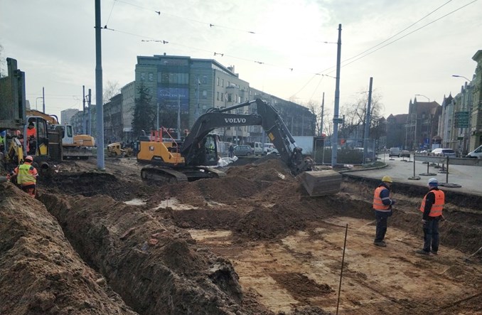 Szczecin: Koniec prac przy rozbiórce torowiska na pl. Szarych Szeregów