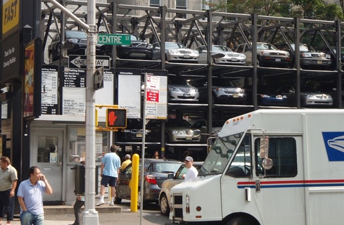 W USA są 2 mld miejsc parkingowych. To powierzchnia jednego stanu