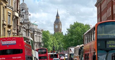 Londyn przekonał się do nowych tras rowerowych i szerszych chodników